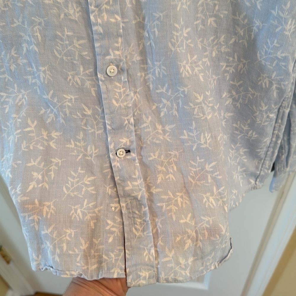 Club Monaco 100% linen button down shirt - Picture 3 of 12